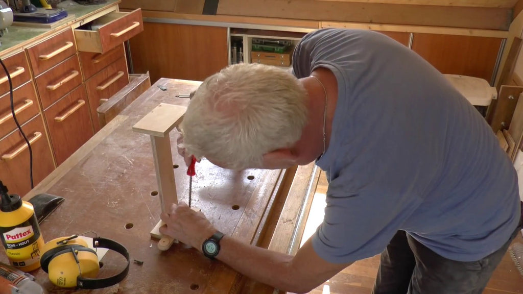 Make your own paper towel holder by Klussen met Henk (3 years ago)