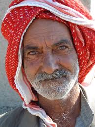 Shemagh How to Tie It and Its Survival Uses – Watimas